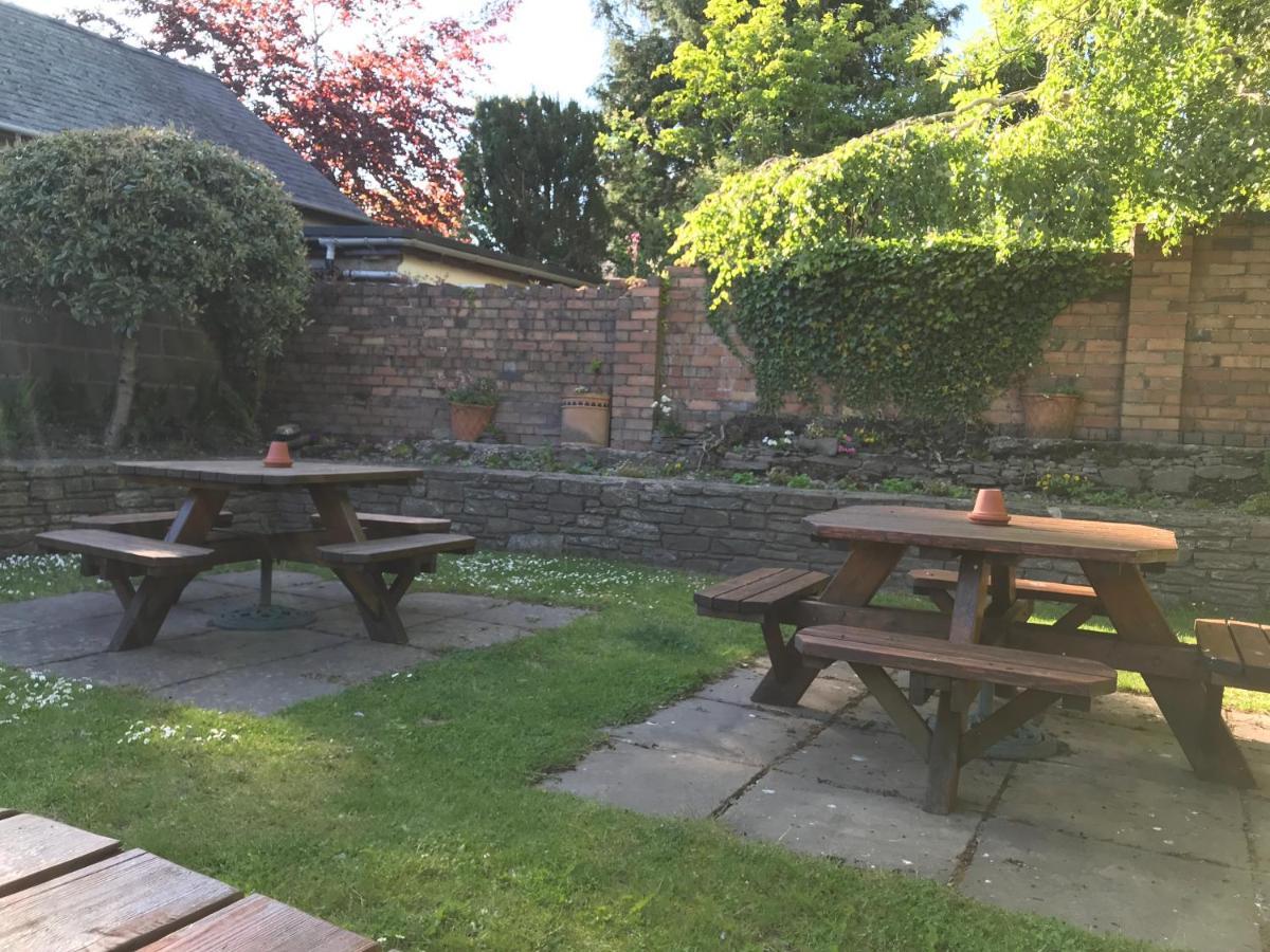 The White Horse Inn, Clun Bagian luar foto