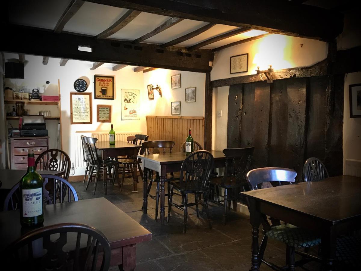 The White Horse Inn, Clun Bagian luar foto