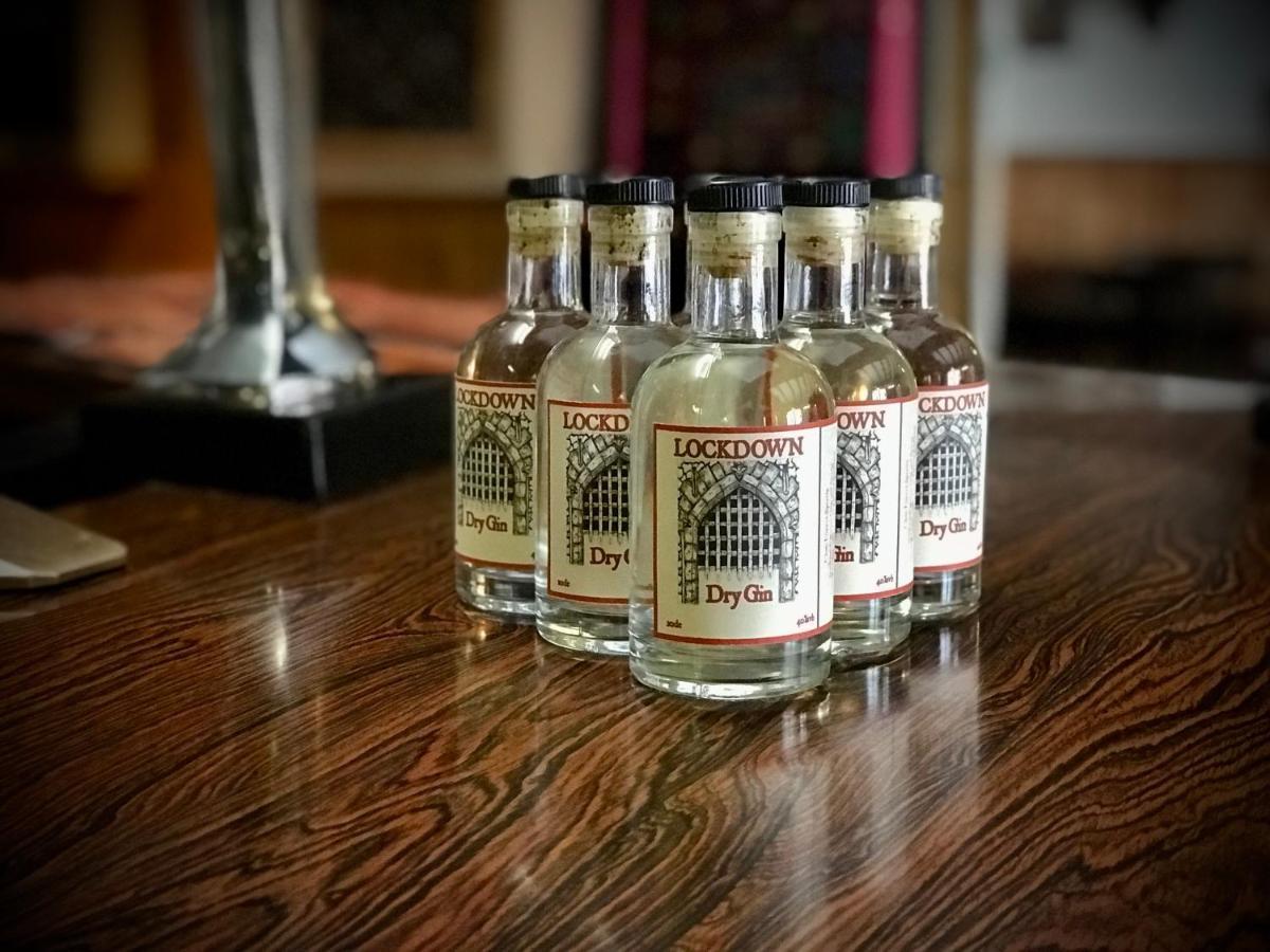 The White Horse Inn, Clun Bagian luar foto