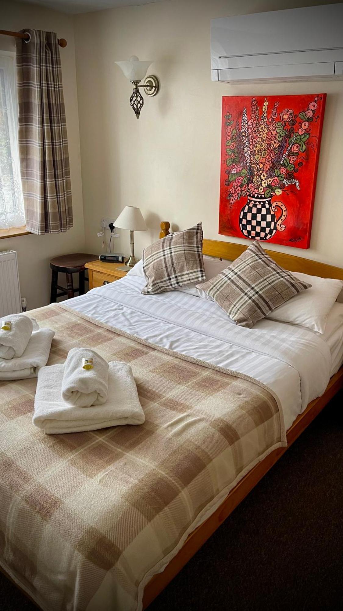 The White Horse Inn, Clun Bagian luar foto