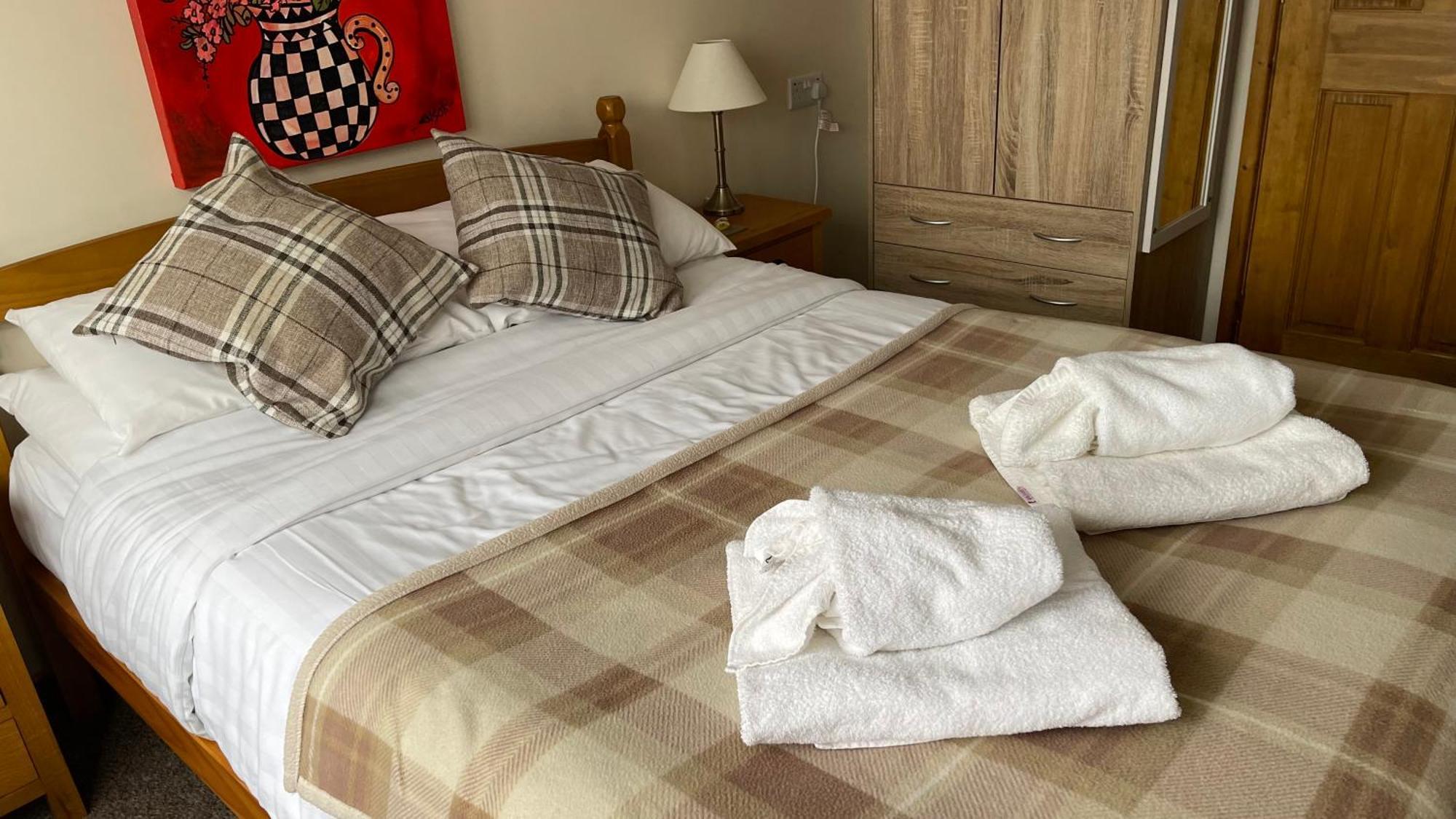 The White Horse Inn, Clun Bagian luar foto