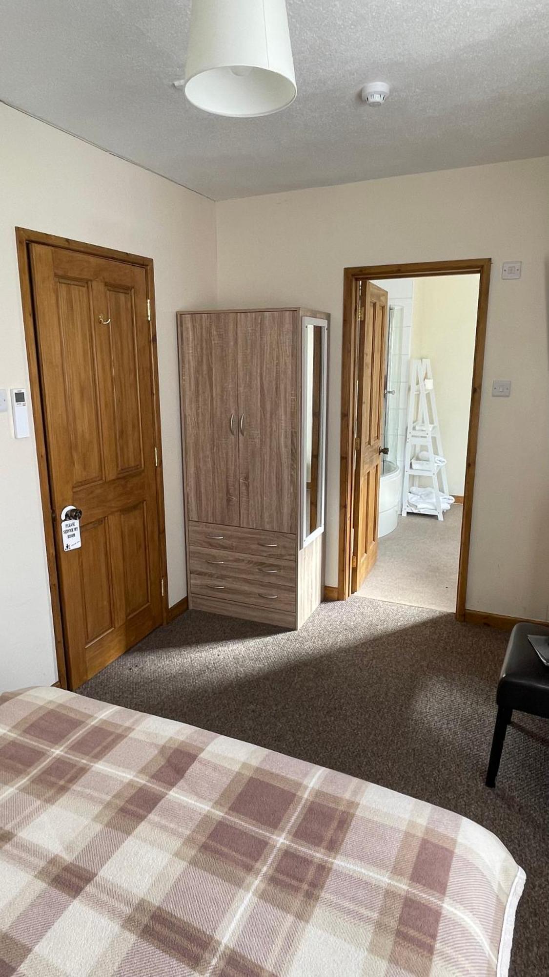 The White Horse Inn, Clun Bagian luar foto