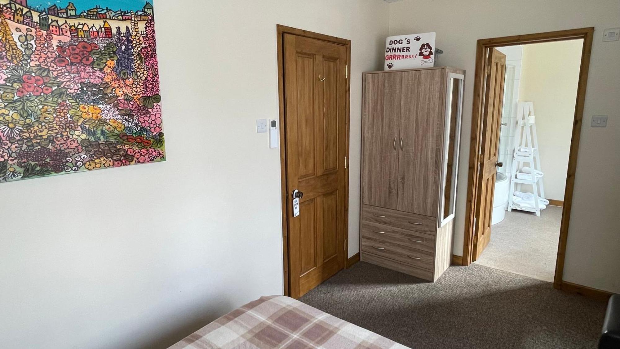 The White Horse Inn, Clun Bagian luar foto